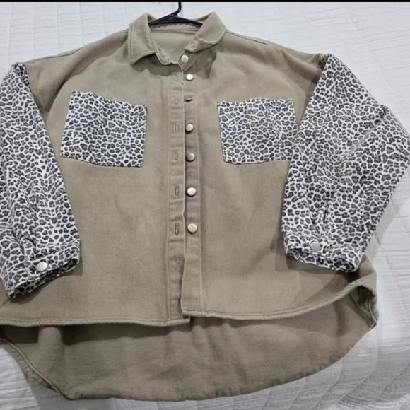 Leopard Print Sleeve Button-Up Shirt - Picture 1 of 3